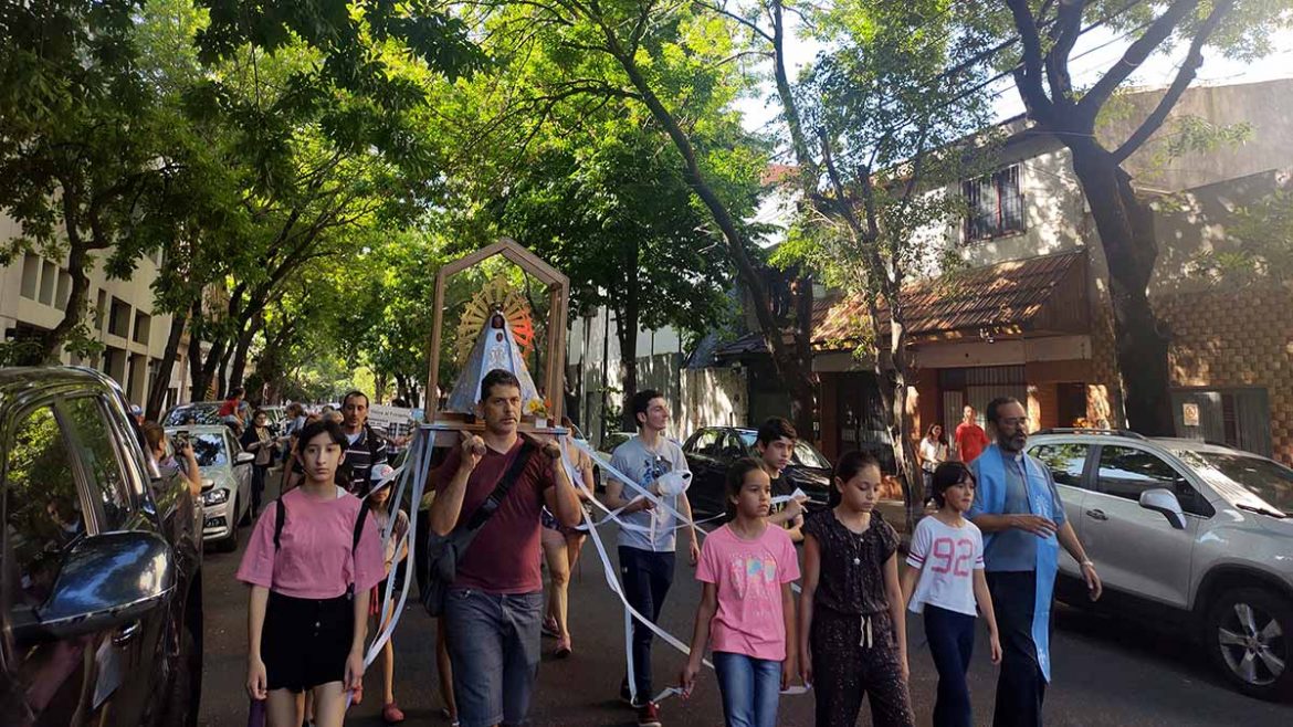 Caminar en familia con María