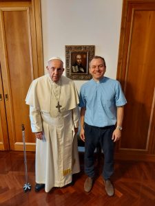 Papa Francisco con el nuevo secretario Pbro. Daniel Pellizon