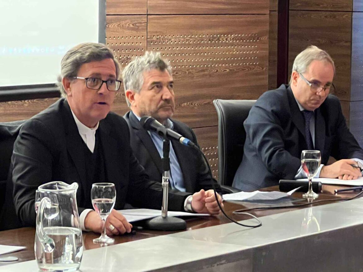 Mons. García Cuerva en la UCA