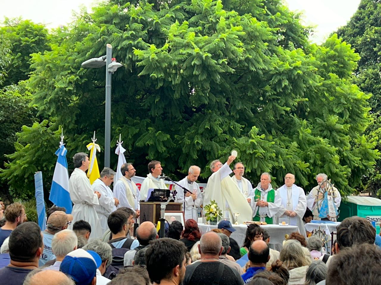 Celebración de la Santa Misa para pedir por la salud del Papa Francisco ...