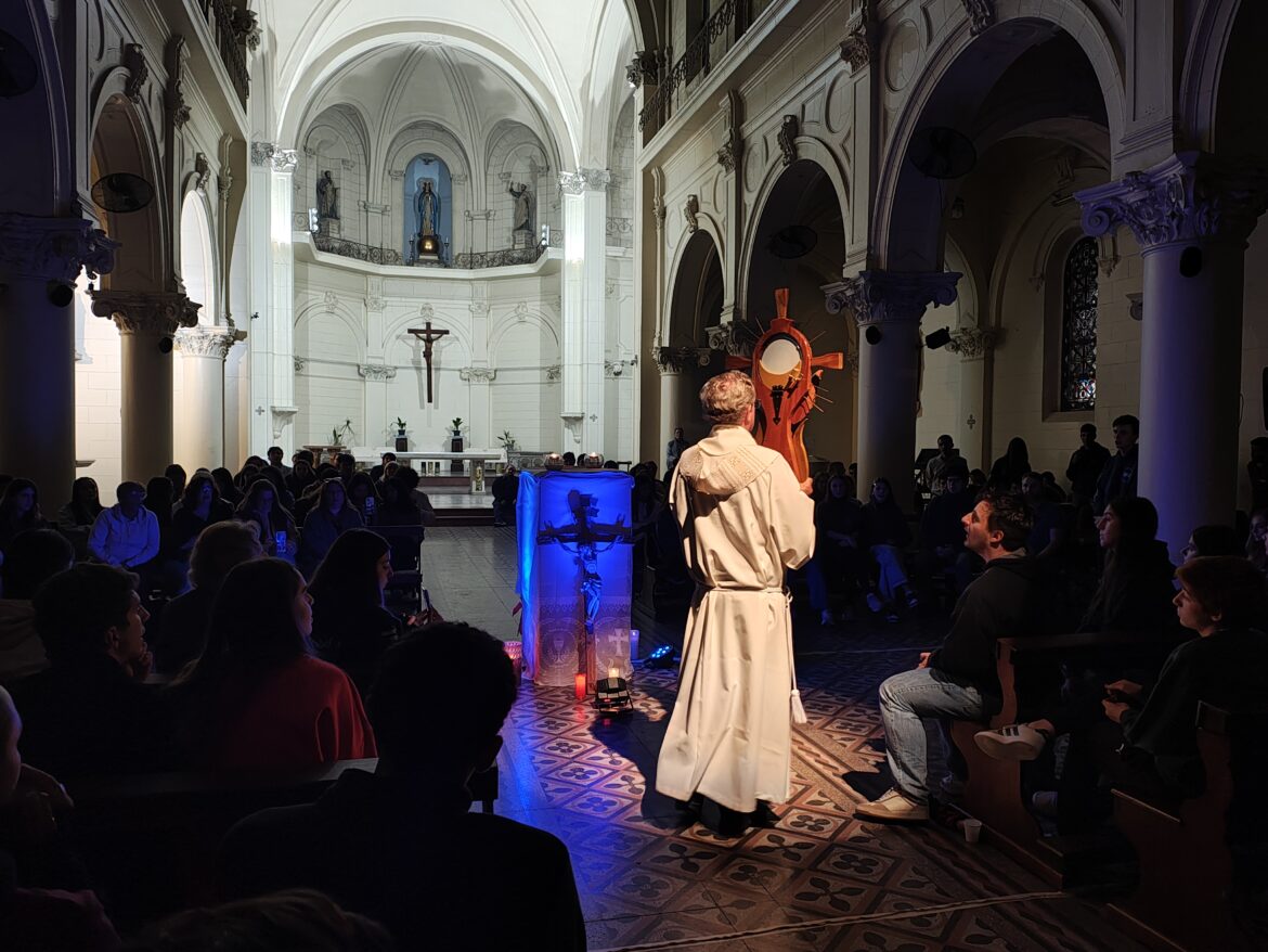Oración de Jueves Santo con los jóvenes de Devoto