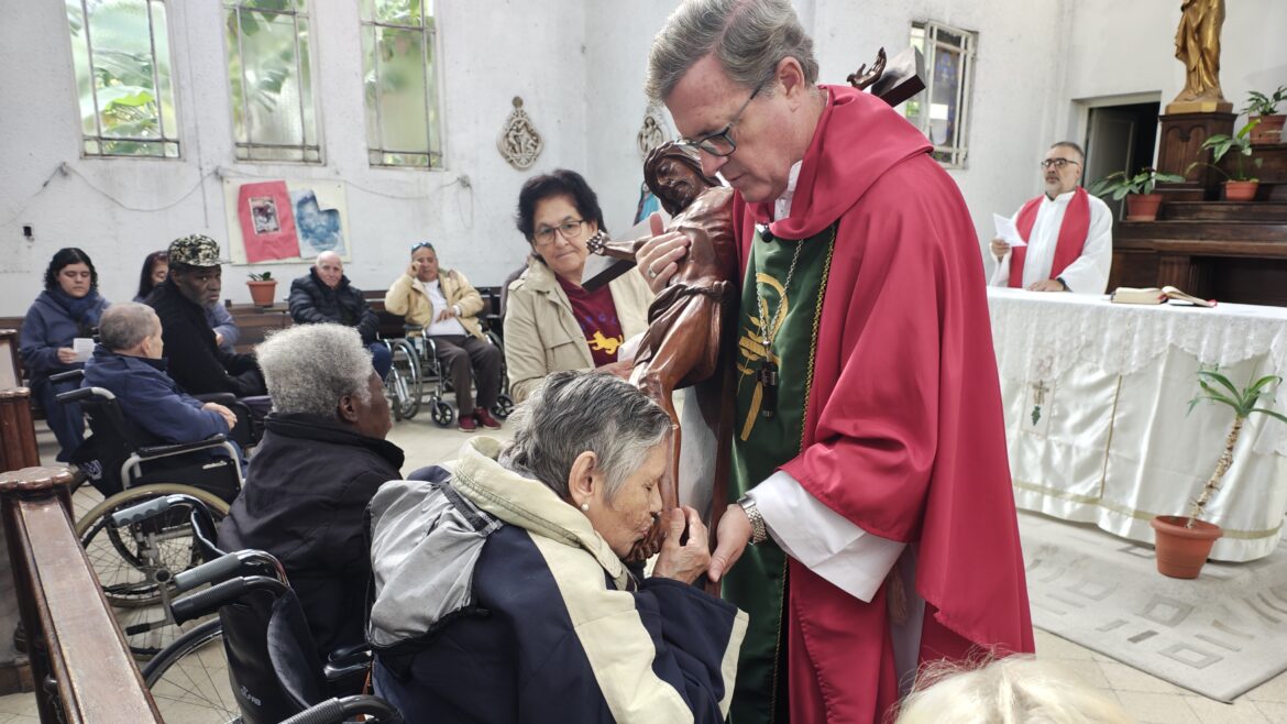 Celebración de la Cruz en el Hogar Rawson