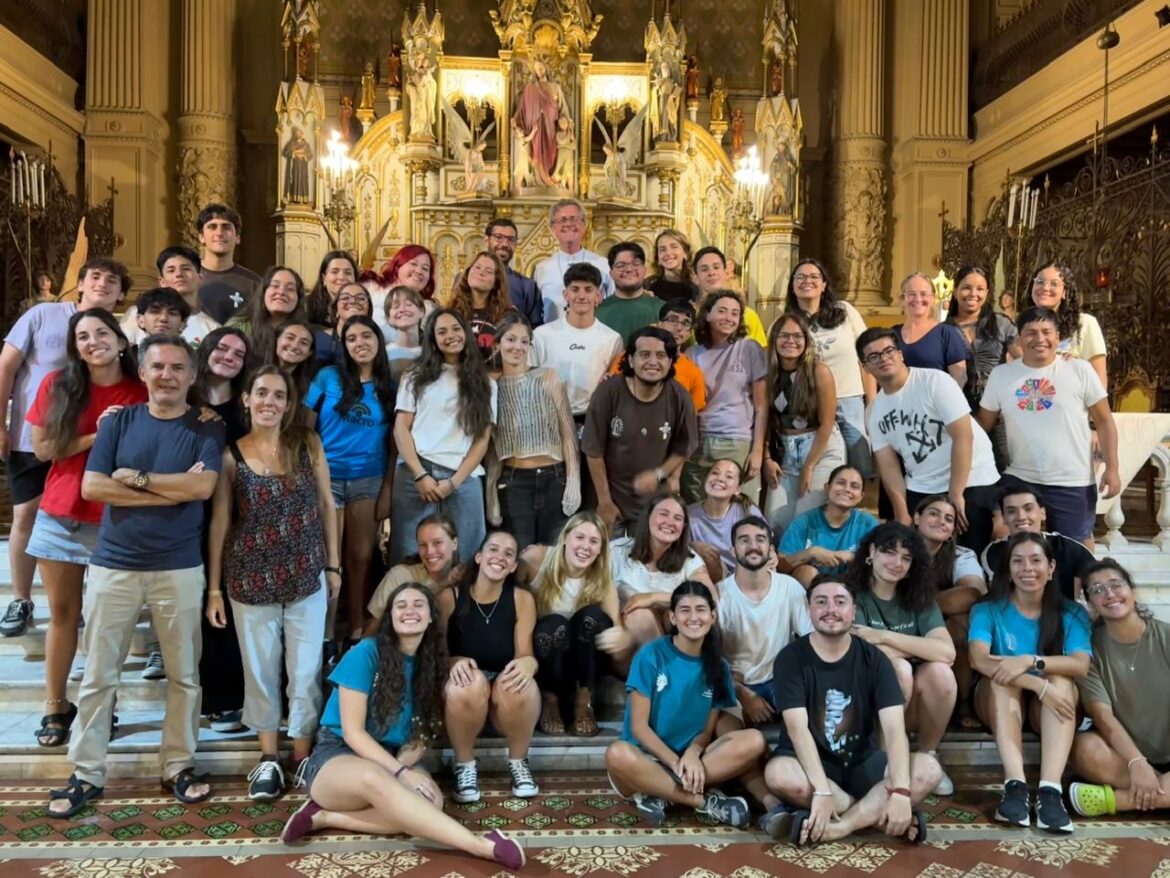 Convivencia de jóvenes y Misa en Jesús Sacramentado.