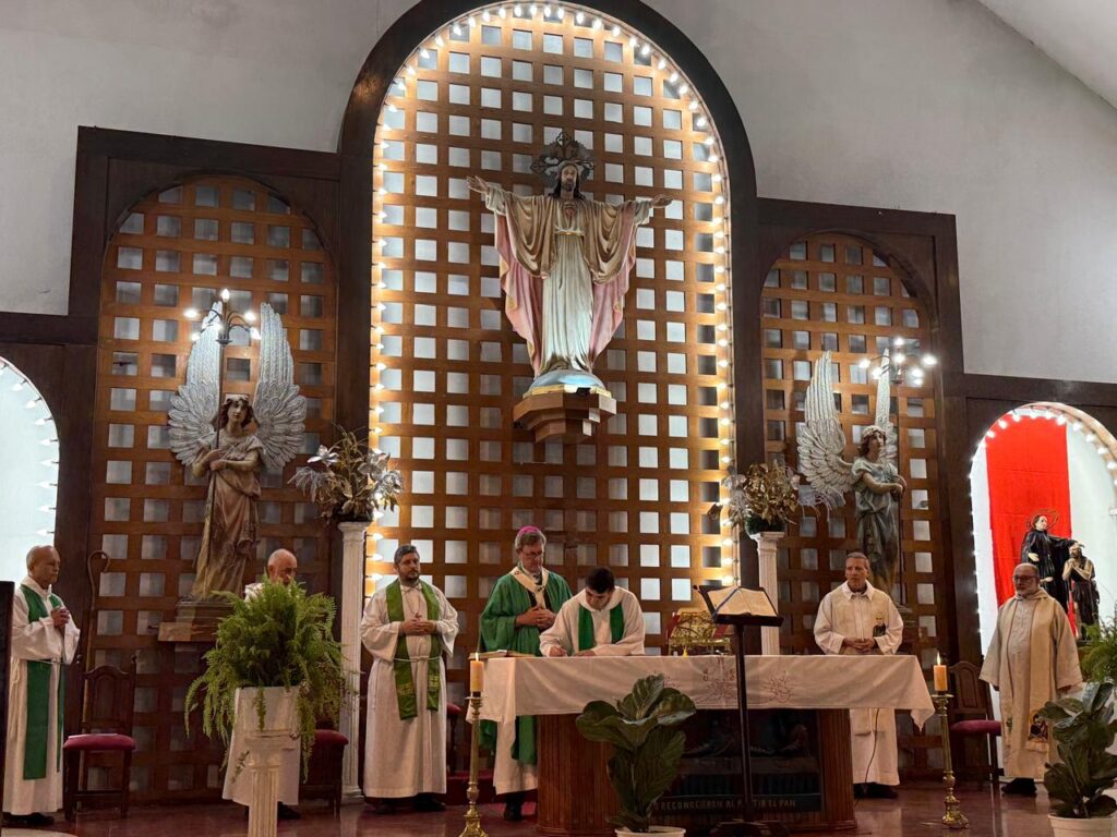 Inicio pastoral de Héctor Romero en la parroquia San José Benito Cottolengo.