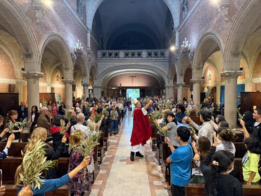 Domingo de Ramos en Tránsito de la Santísima Virgen María. 