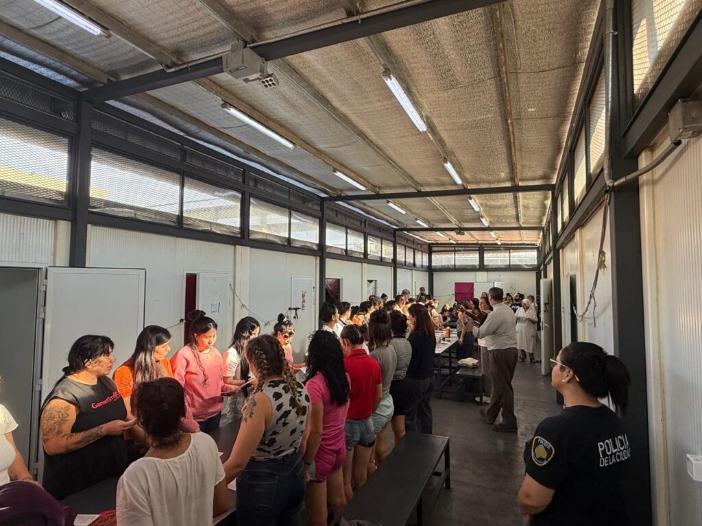 Lavatorio de pies en la Alcaldía Comunal 15 Anexo Modular.