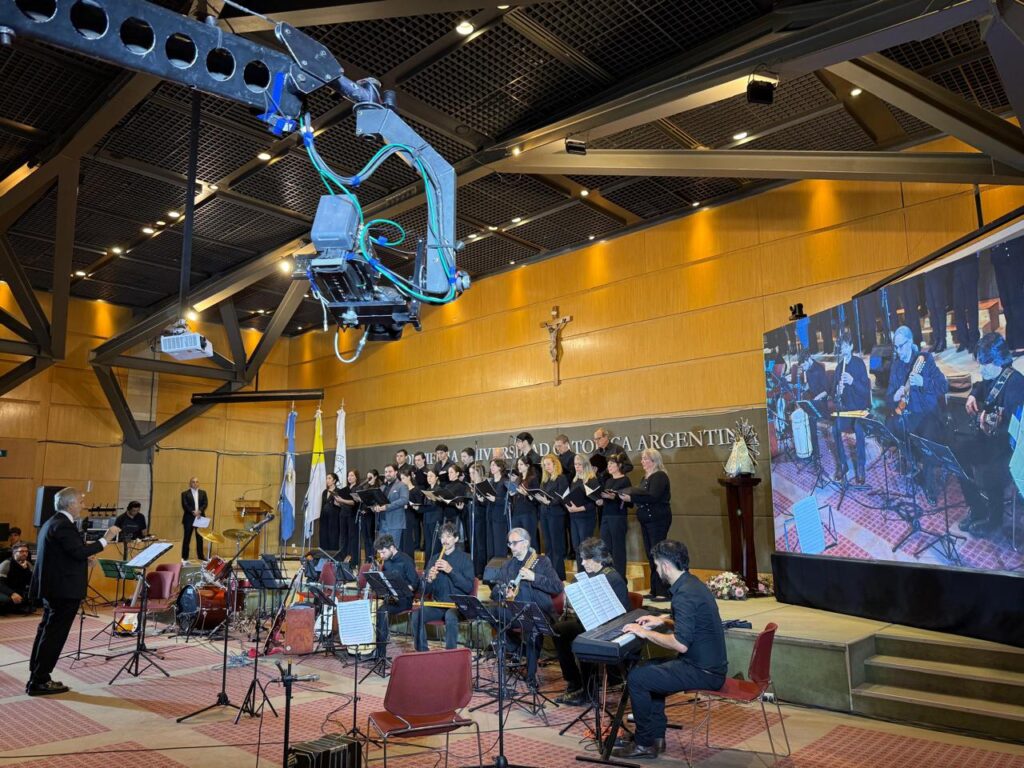 Homenaje de la UCA: «Francisco para siempre» .