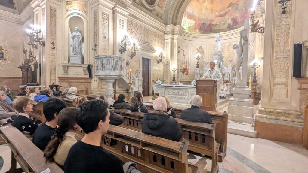 Santa Misa en la parroquia San Antonio de Padua en Villa Devoto. 