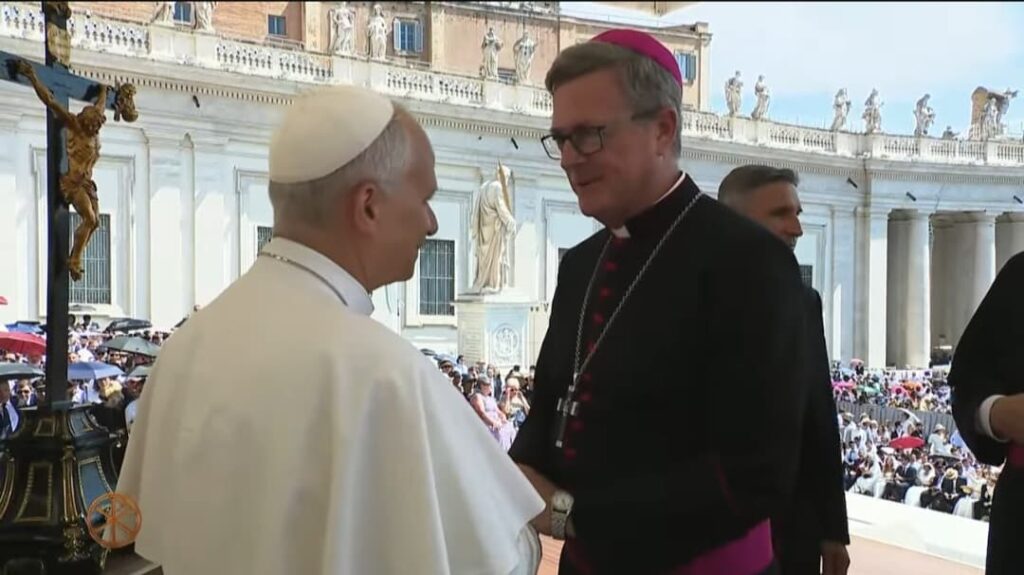Mons. García Cuerva saludó al Papa León XIV en la Audiencia General.