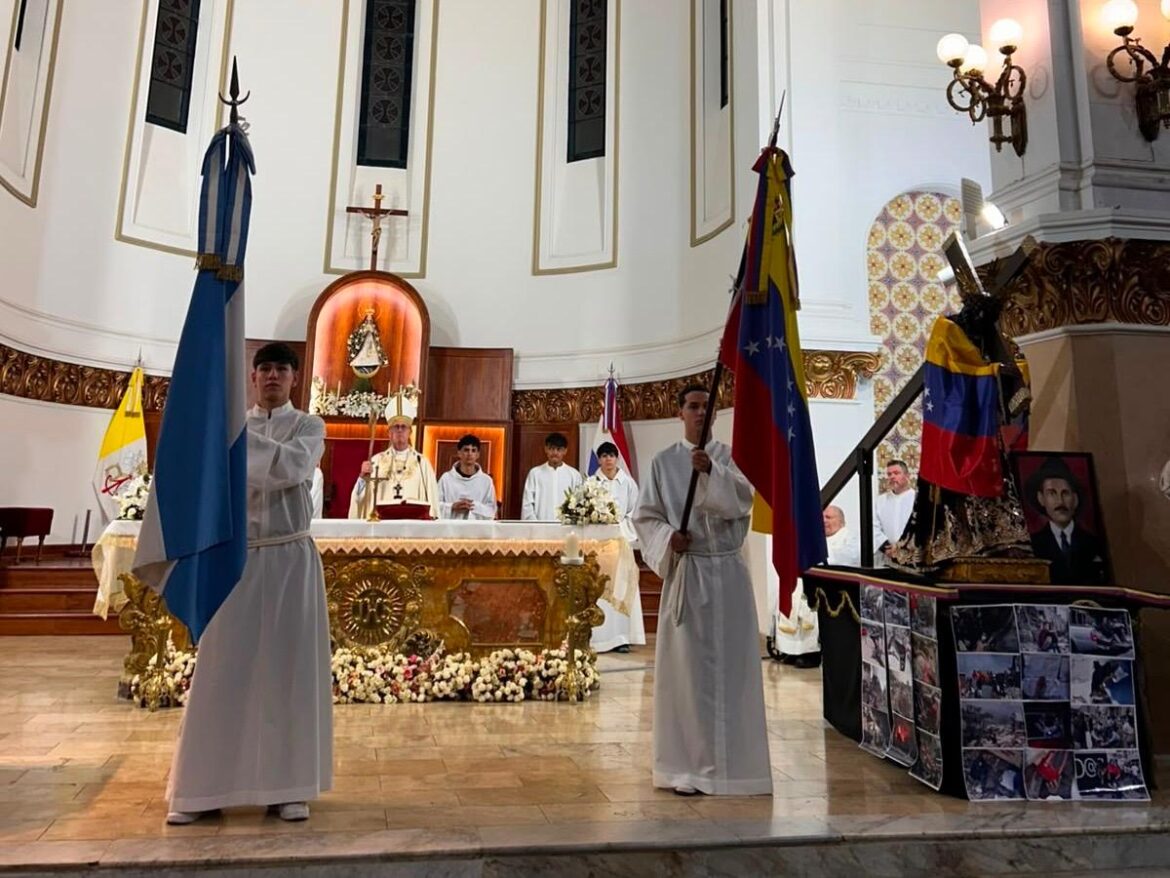 Santa Misa en la comunidad de Caacupé de Caballito.