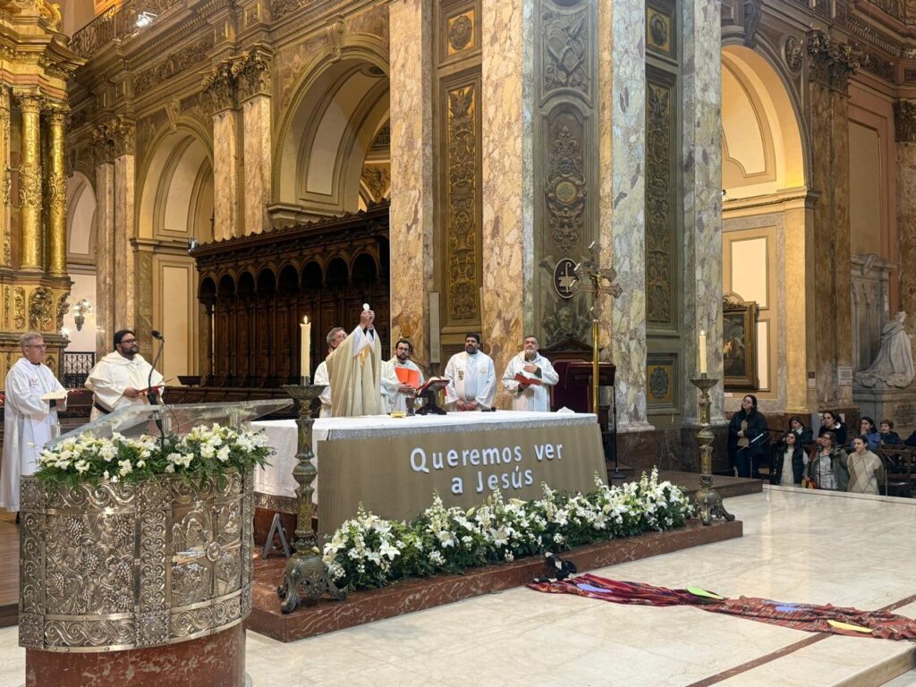 Santa Misa con la Vida Consagrada en la Catedral Metropolitana.