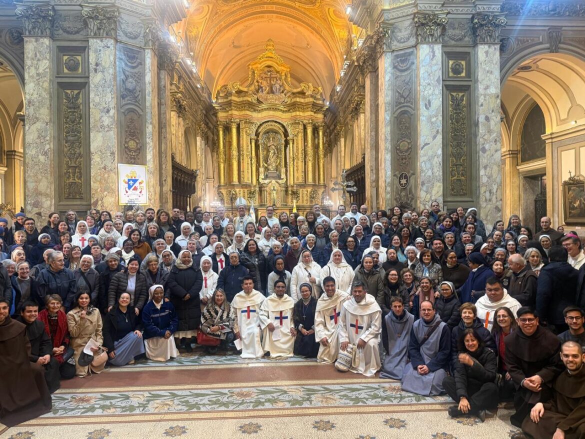 Santa Misa con la Vida Consagrada en la Catedral Metropolitana.