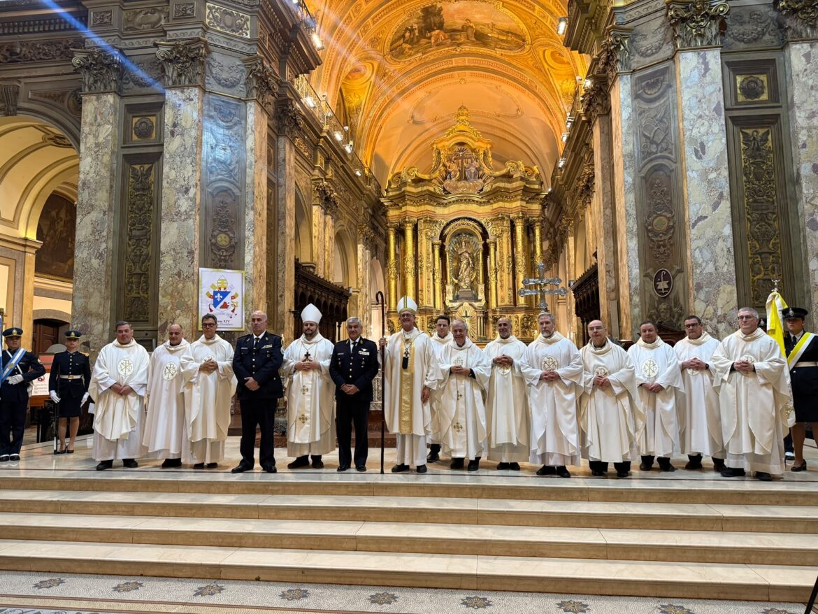 Santa Misa en acción de gracias por el 205º aniversario de la Policía Federal Argentina.